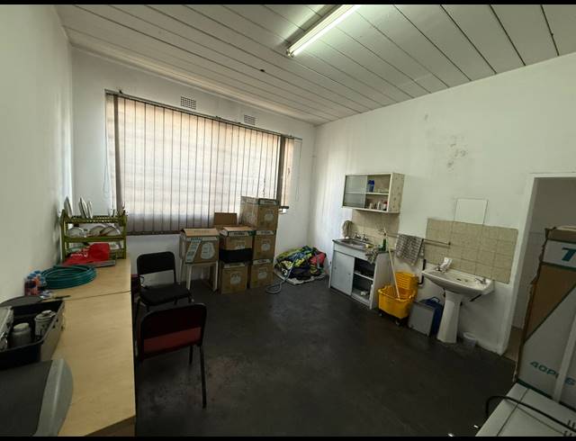 406M² WAREHOUSE TO LET IN SPARTAN